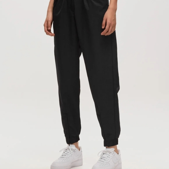 NWT Women's Nike Tech Pack dri-fit pants - Picture 6 of 12